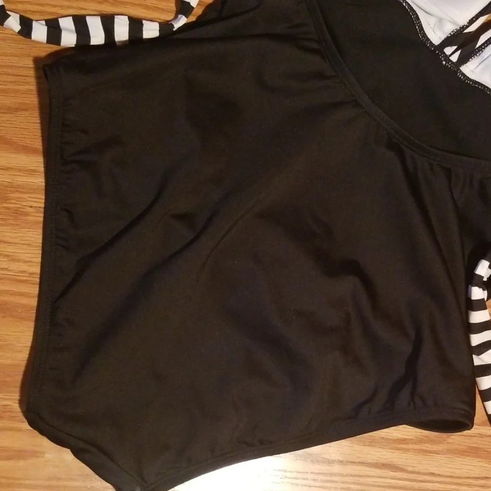 Clean water swimsuit‎ small